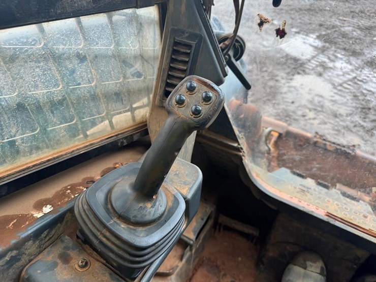 2017-deere-323e-image-28