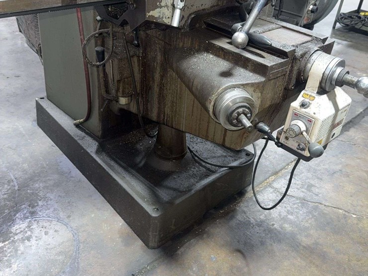 republic--lagun-model:-ftv-2s-turret-milling-machine-with-heidenhain-control-monitor-image-11