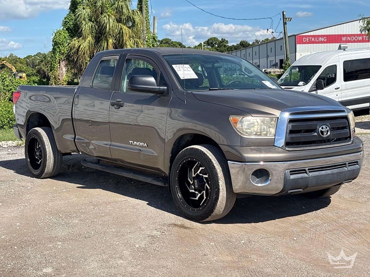 2010-toyota-tundra-image-2