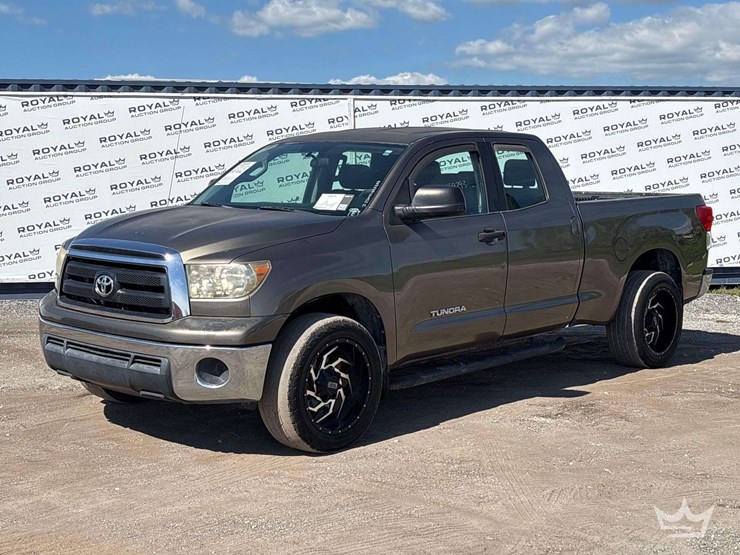 2010-toyota-tundra-image-1