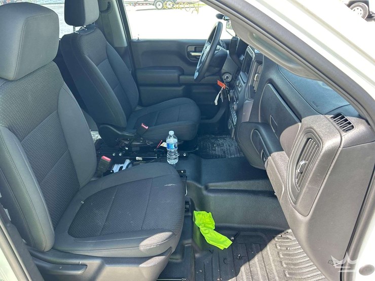 2022-chevrolet-silverado-1500-image-25