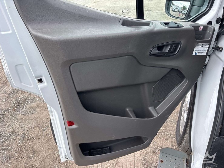 2020-ford-transit-image-12