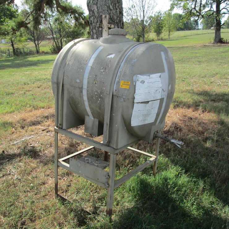 #46120 • Tank Works 130gal Poly Tank w/ Stand INV#46120