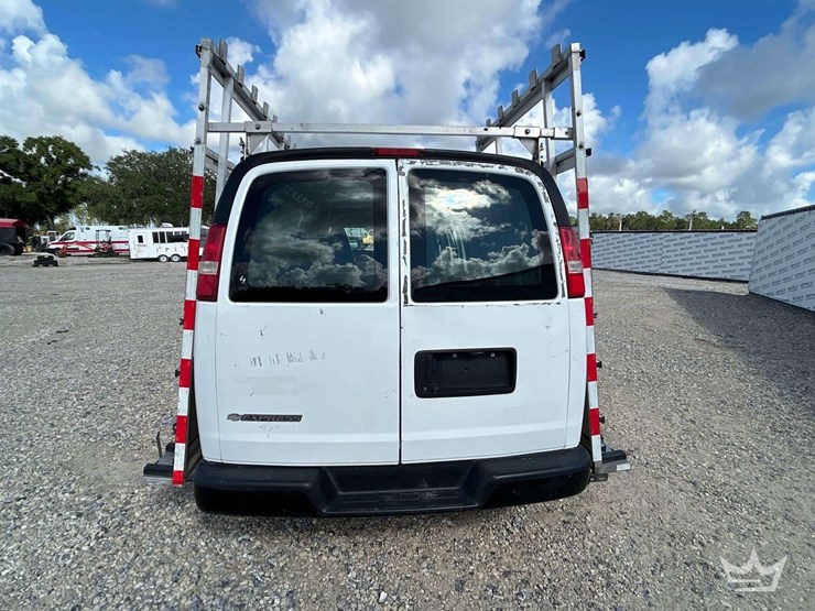 2020-chevrolet-express-2500-image-24
