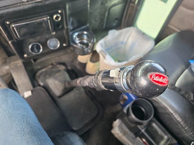 2005-peterbilt-379-image-64