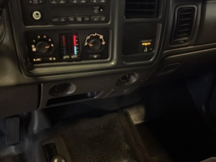 2003-chevrolet-silverado-p/u-image-21