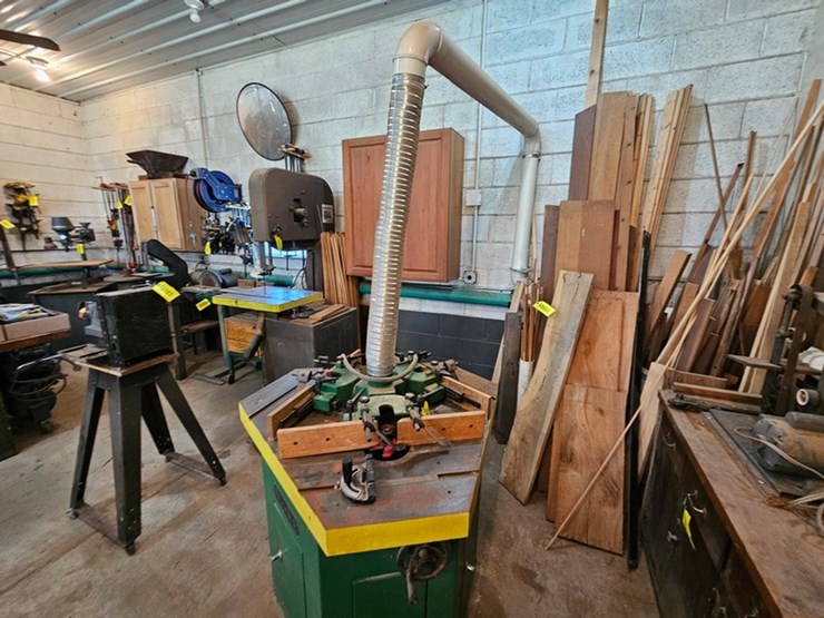 #8714-•-router-and-jointer-table-image-21