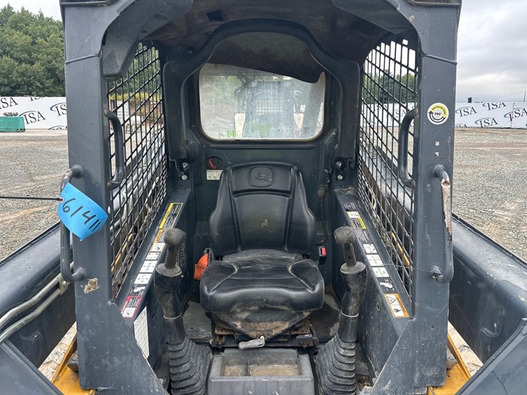 deere-323e-image-37