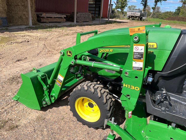 2025-john-deere-2025r-image-23