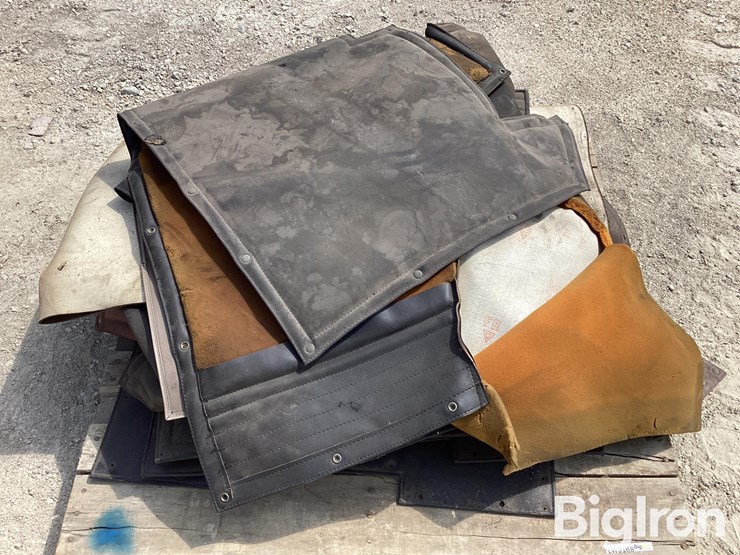 kenworth-cabover-dog-house-cover-&-additional-upholstery-image-2