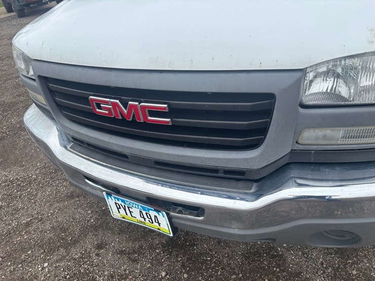 2006-gmc-2500-image-13