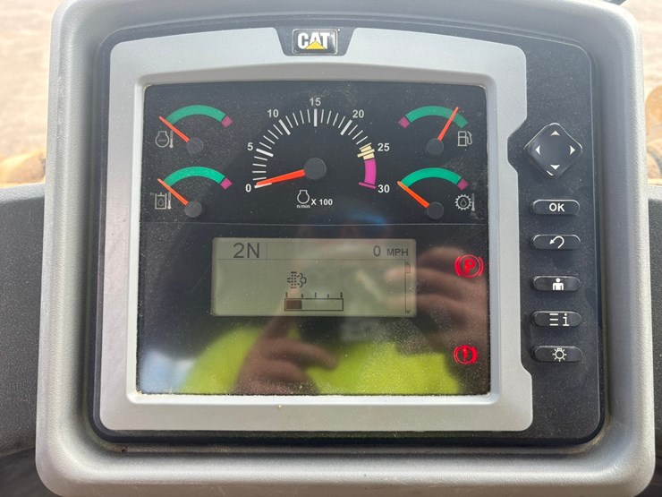 2014-caterpillar-972k-image-79