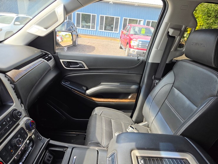 2019-gmc-yukon-image-43