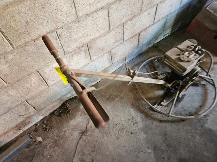 #8771-•-concrete-finisher-image-4