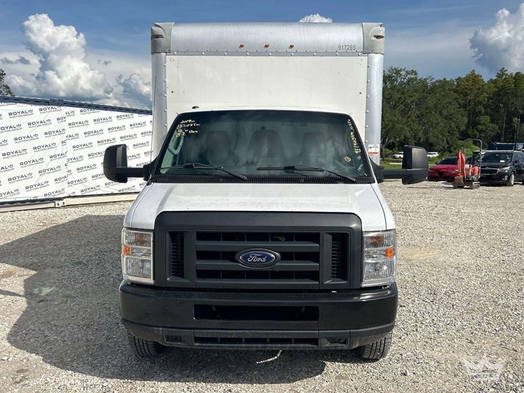 2019-ford-e350-image-25