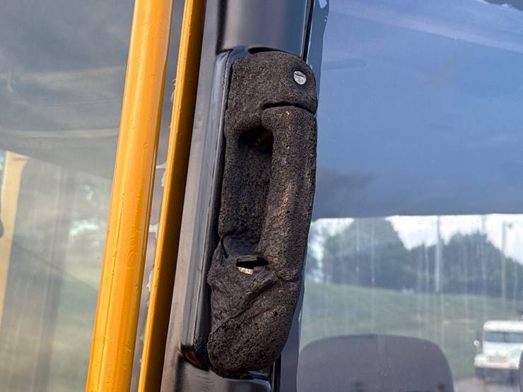 caterpillar-d6n-image-16