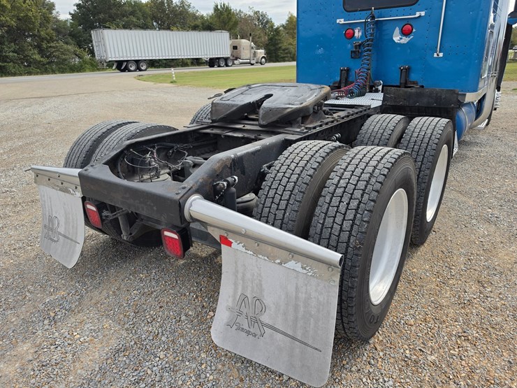 2005-peterbilt-379-image-82