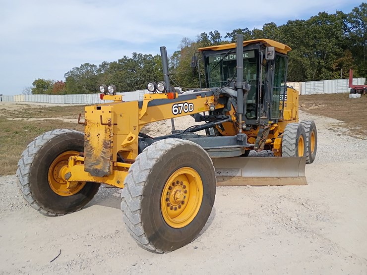 2008-deere-670d-image-1