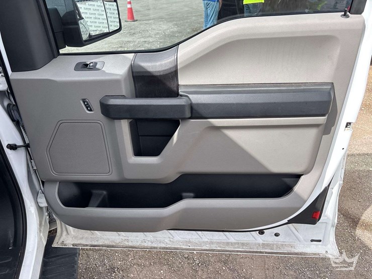 2016-ford-f150-image-24