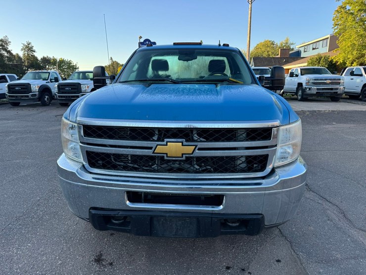 2013-chevrolet-3500-image-8