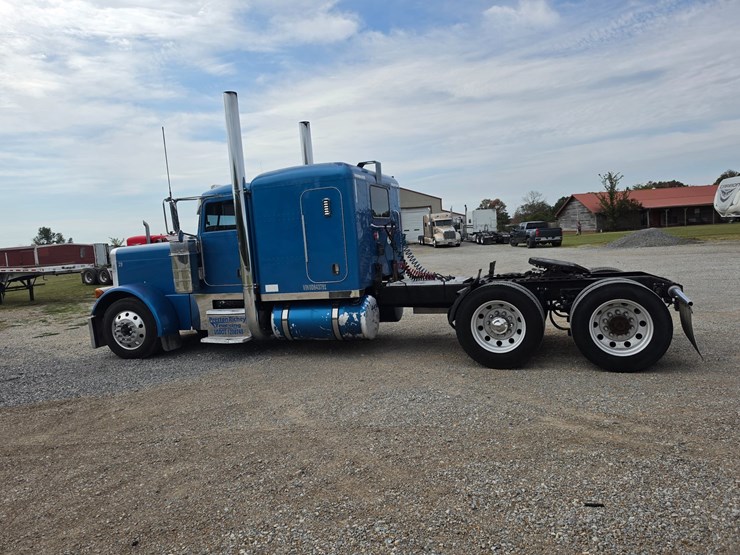2005-peterbilt-379-image-9