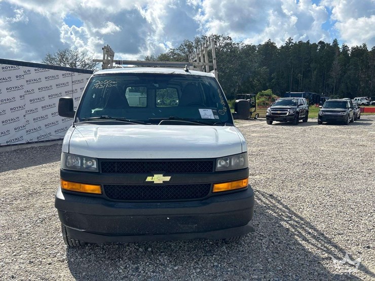 2020-chevrolet-express-2500-image-25