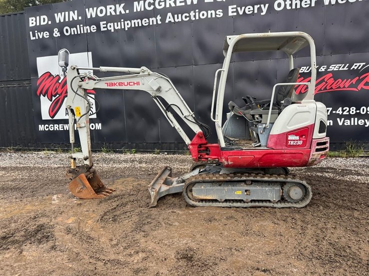 2017-takeuchi-tb230-image-3