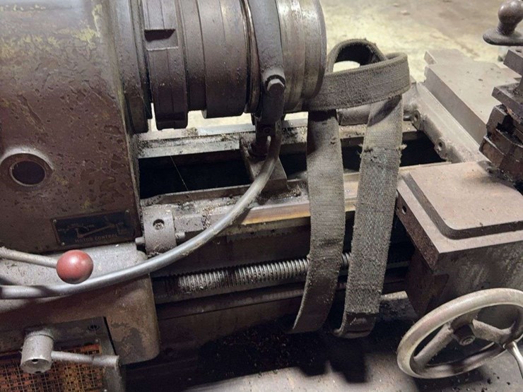 colchester-lathe,-2300-&-1150-r.p.m-spindle-speeds-image-3