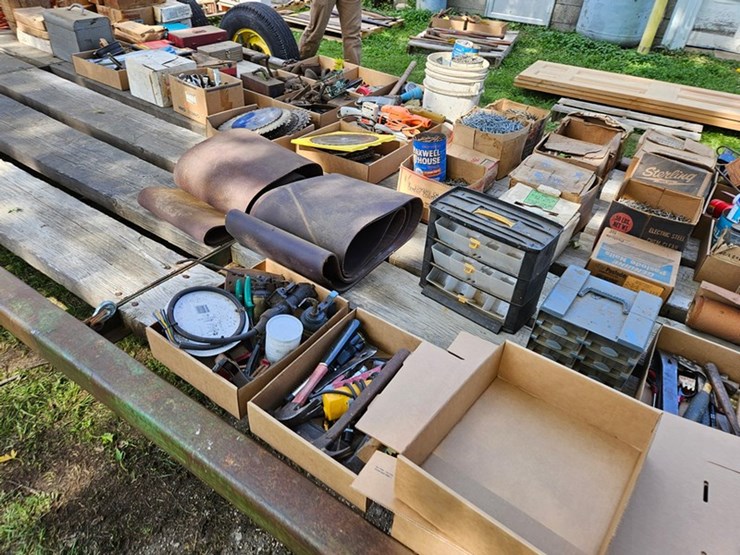 #8000-•-live-on-the-ground-only-items-image-16