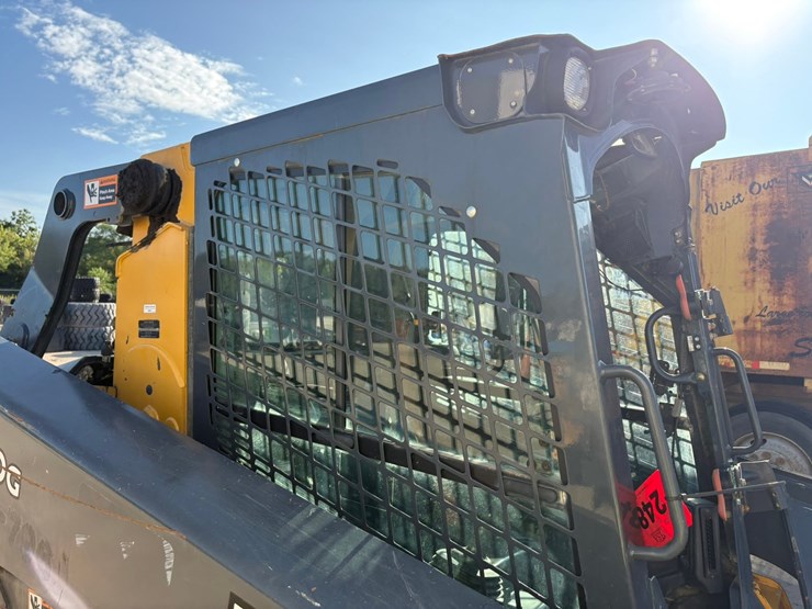 2021-deere-330g-image-18