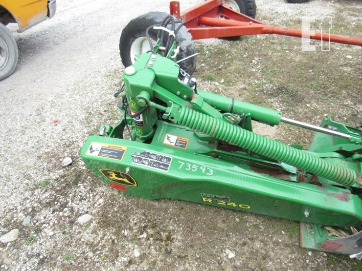 2017-john-deere-r240-image-2