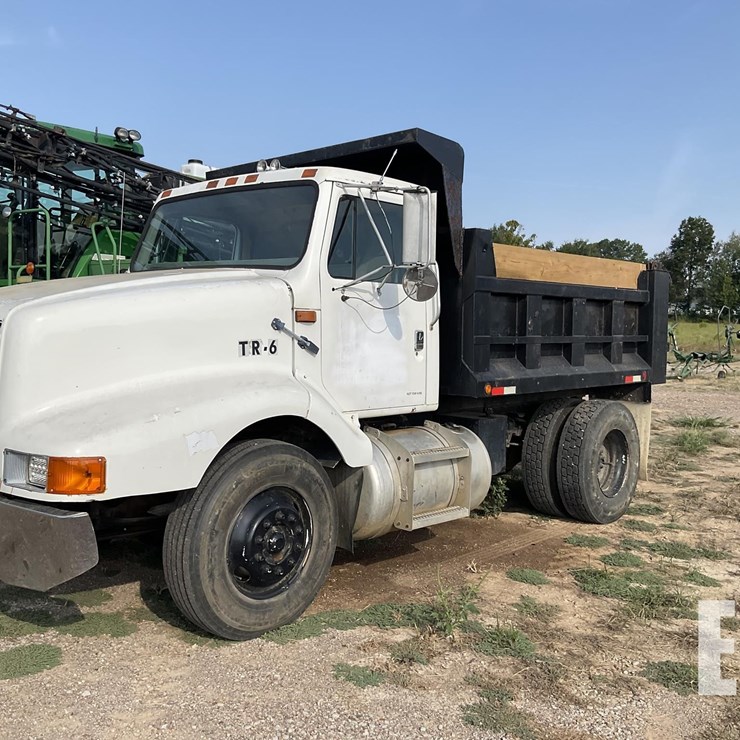 1996 INTERNATIONAL 8200