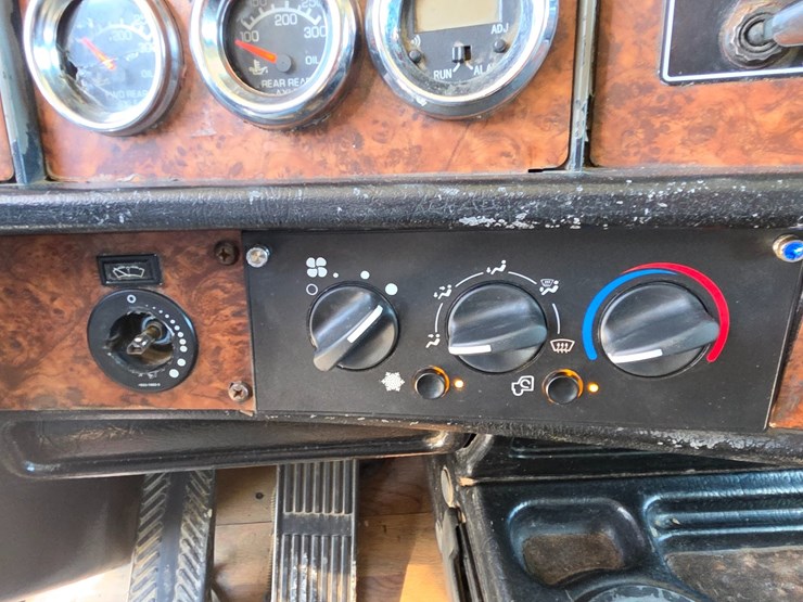 2003-kenworth-w900-image-69
