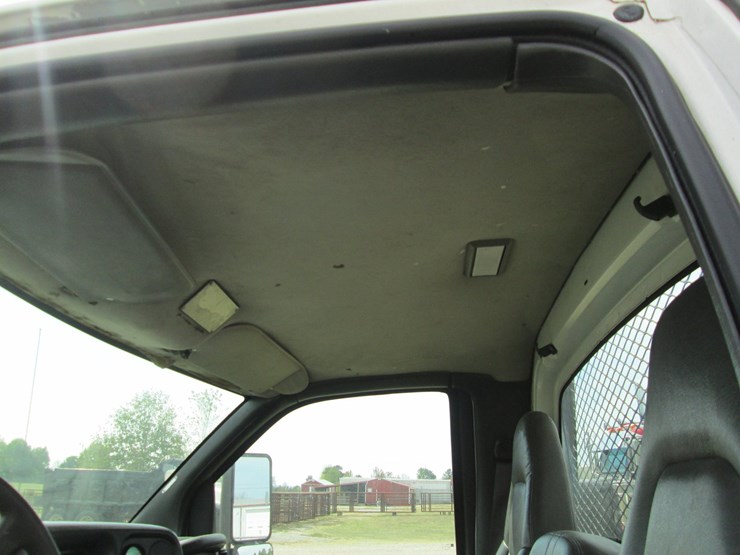 2005-gmc-topkick-c5500-image-25