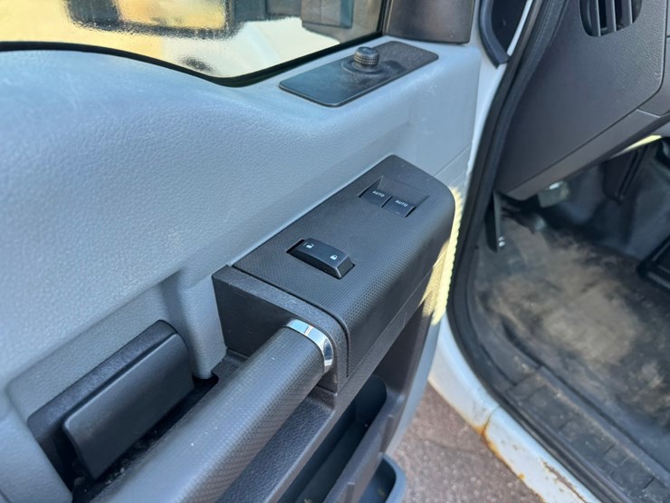2015-ford-f350-image-31