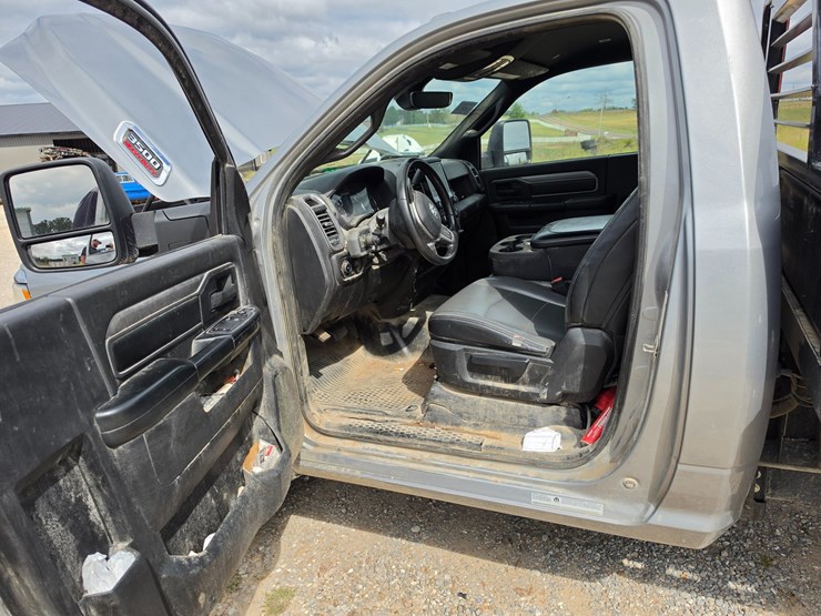 2024-dodge-3500-image-37
