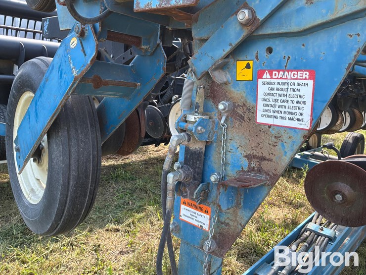 1997-kinze-2600-image-9