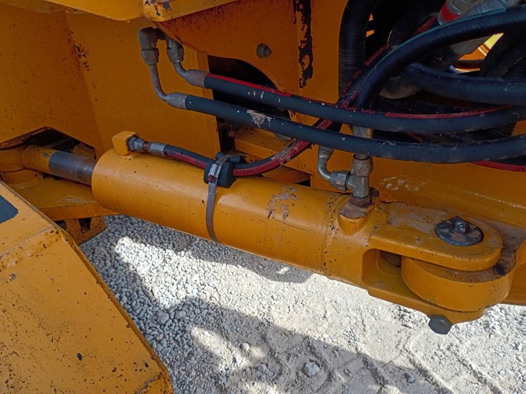 2008-deere-670d-image-43