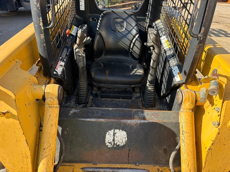 2003-john-deere-240-image-19