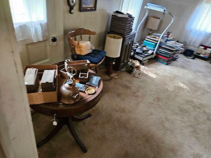 #8001-•-live-on-the-ground-house-hold-items-image-24