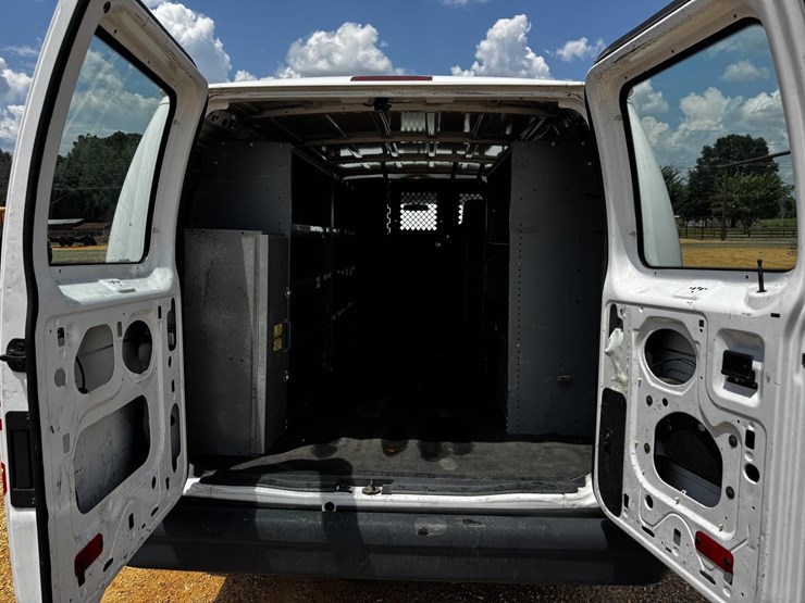 #8733-•-2012-ford-econoline-van-image-8