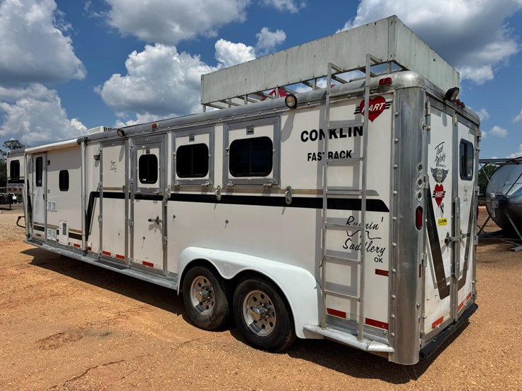 #8736-•-1996-hart-living-quarters-3-horse-trailer-image-3
