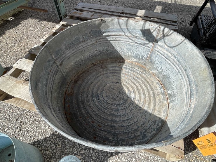 #4095-•-galvanized-wash-tubs-and-decorations-(04)-image-4
