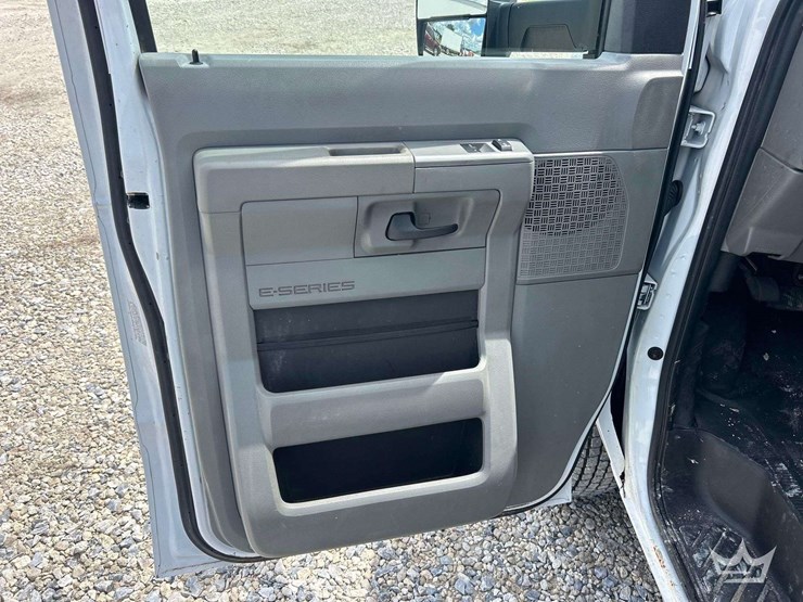 2019-ford-e350-image-15