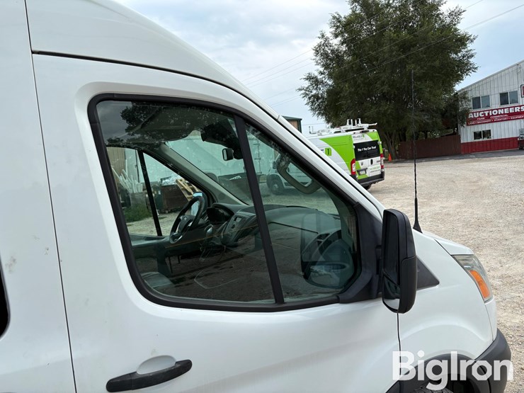 2015-ford-transit-image-19