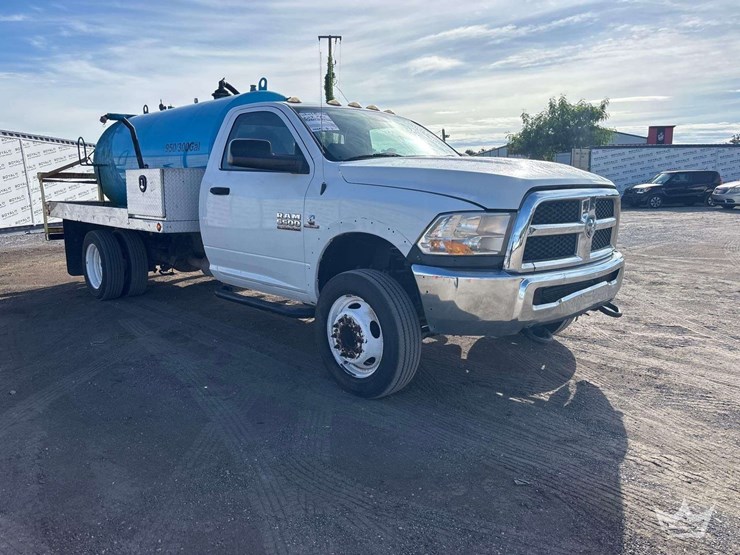 2015-ram-5500-septic-wet-vacuum-truck-image-2