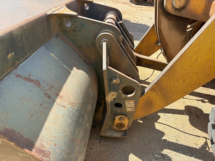 #3650-•-2011-komatsu-w380-6-wheel-loader-image-21