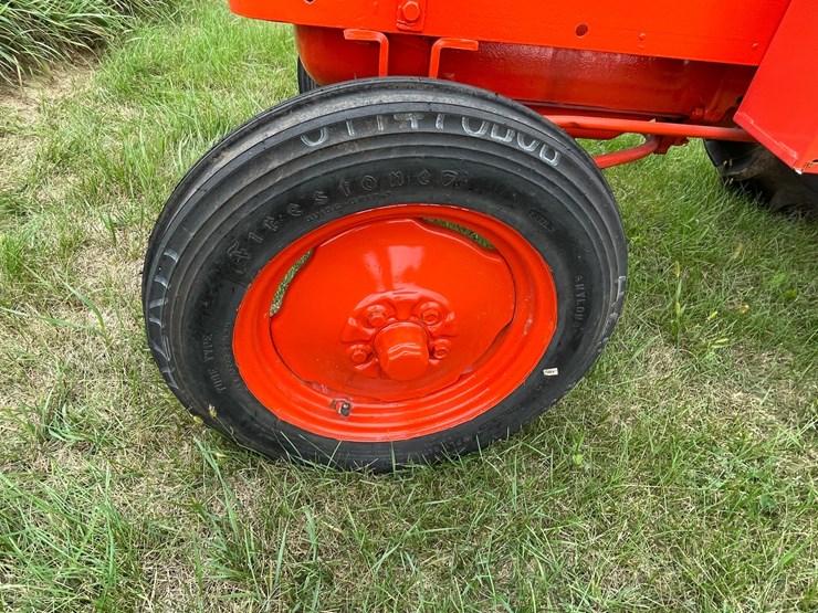 #1003-•-allis-chalmers-ib-tractor-image-32