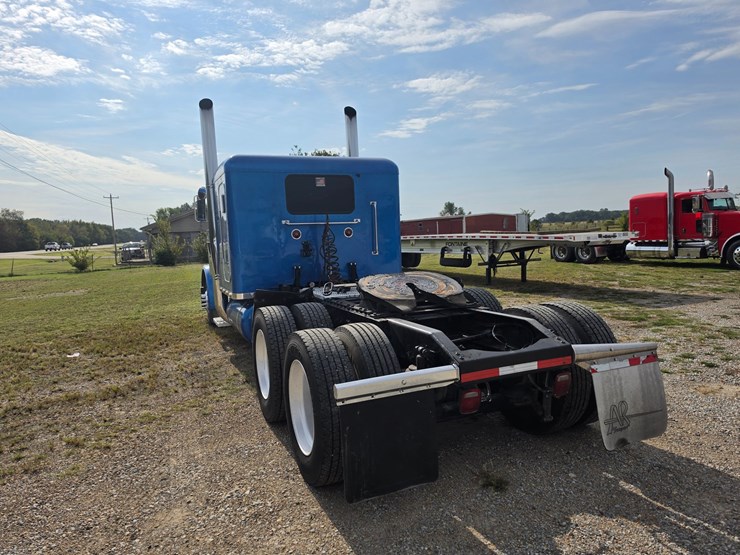 2006-peterbilt-379-image-9