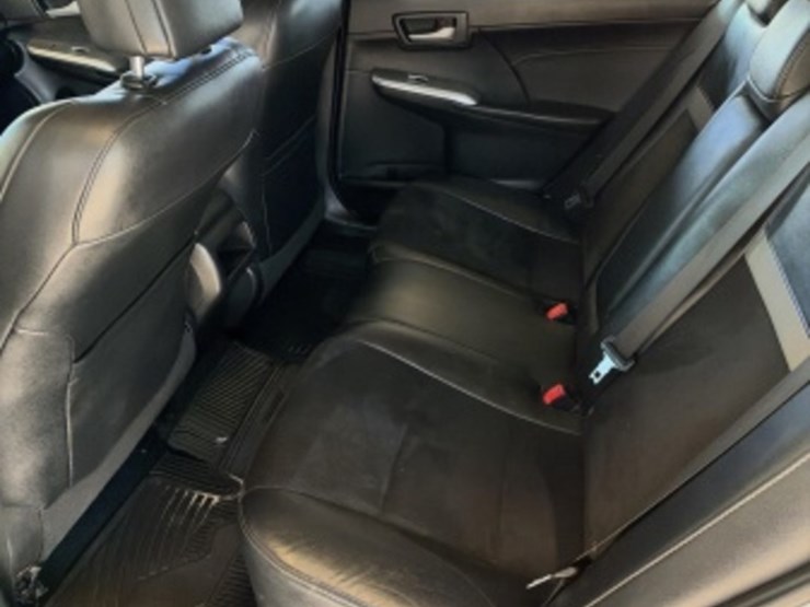 2014-toyota-camry-sdn-image-30